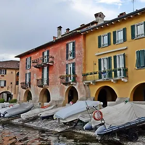 Portatorre Suite, A Charming In The Heart Of Como, Free Private Parking, Air Conditioning & More! , Como Italy